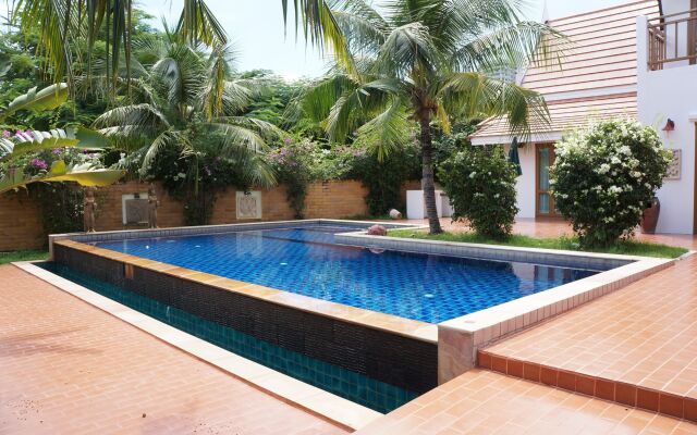 VIP Chain Resort Pool Villa
