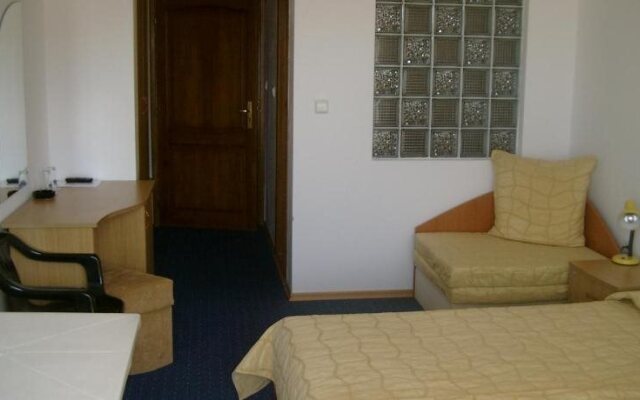 Golden Fish Family Hotel