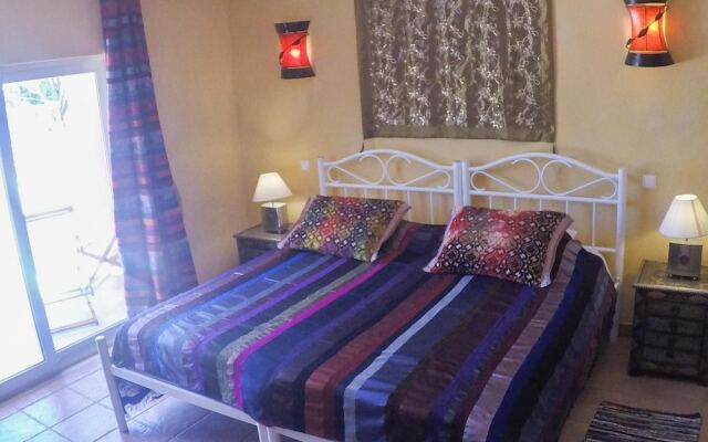 Inn Seventies Cheap & Chic