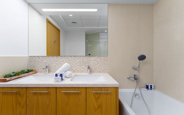 Maison Privee - Classy Apt w/ Terrace & Direct Burj Khalifa Views