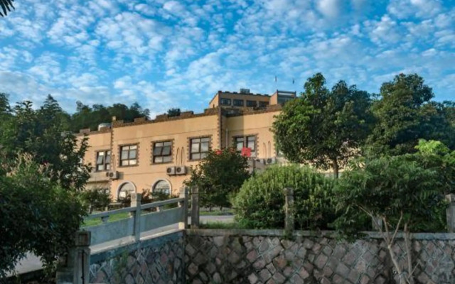Golden Grove Hotel