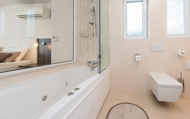 Nice Home in Novalja With Wifi and 2 Bedrooms