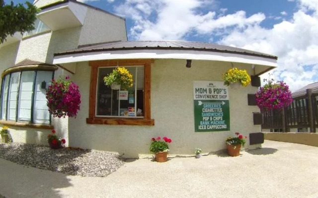 Outpost Motel & Kitchenette Suites