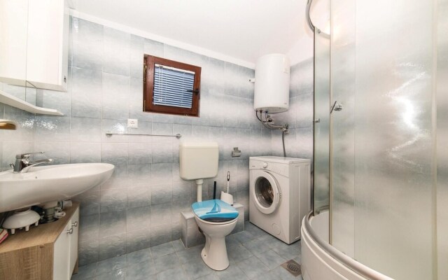 Amazing Home in Vinisce With Wifi and 2 Bedrooms