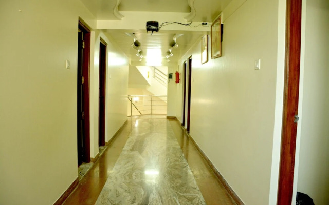 OYO 8244 Hotel Alpine Inn