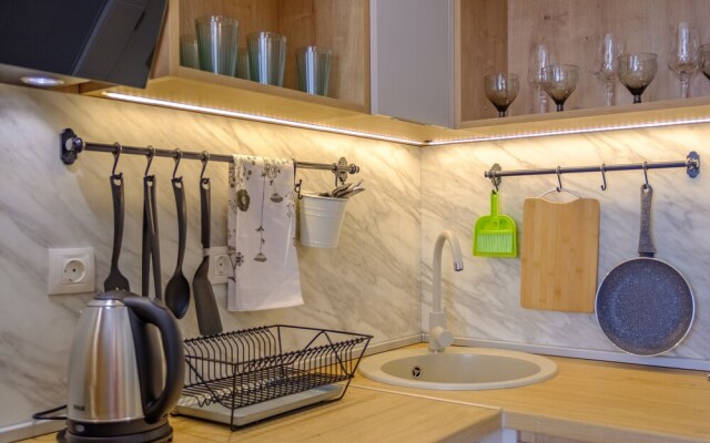 FM Deluxe 2-BDR Apartment - Springtime