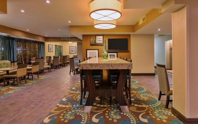 Spark by Hilton Bakersfield Central