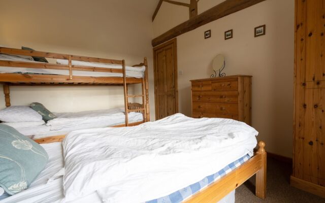 Hulmes Vale House - Sleeps 14 - Peak District