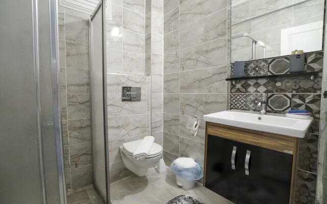 Central and Comfy Flat With Balcony in Muratpasa