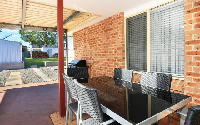 Kingfisher - Pet-Friendly - 10 Mins to Hyams Beach