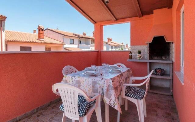 Pleasant Oriana Apartment near Sea