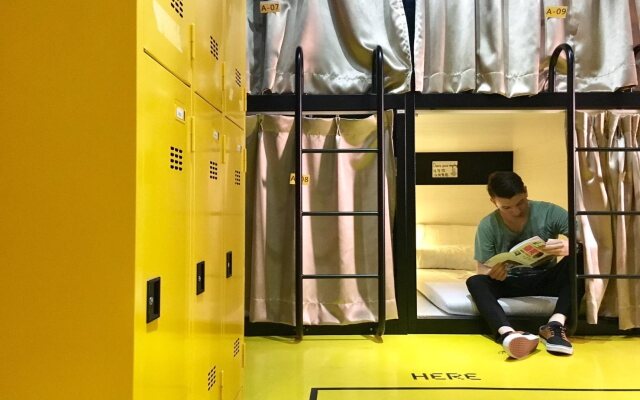 Youth Hostel Zhanqian here and there