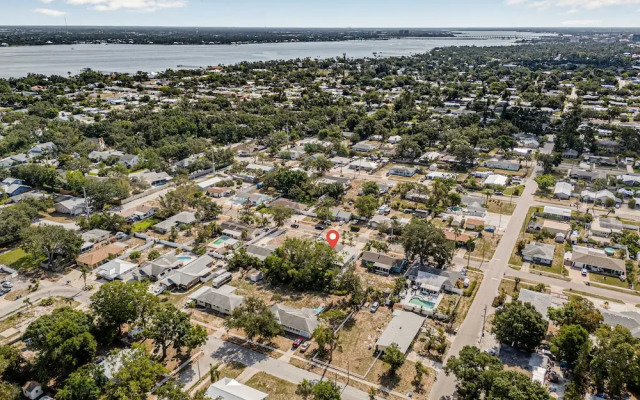 Coastal Sanctuary Near IMG and Beaches