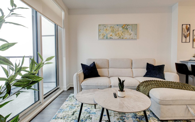 Stylish Downtown Suite With Patio City Views