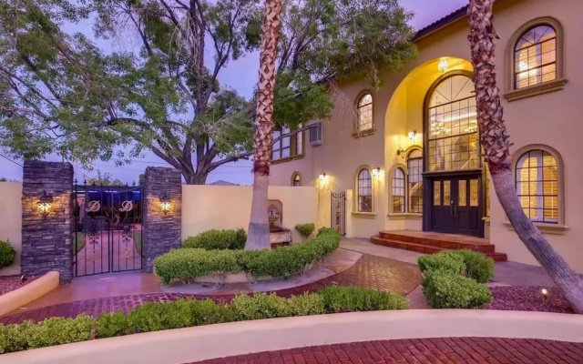 Villa Gordal - Enormous Villa in las Vegas with 39 Sleeps