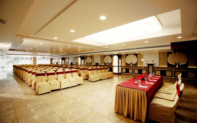 Pinnacle by Click Hotels, Lucknow