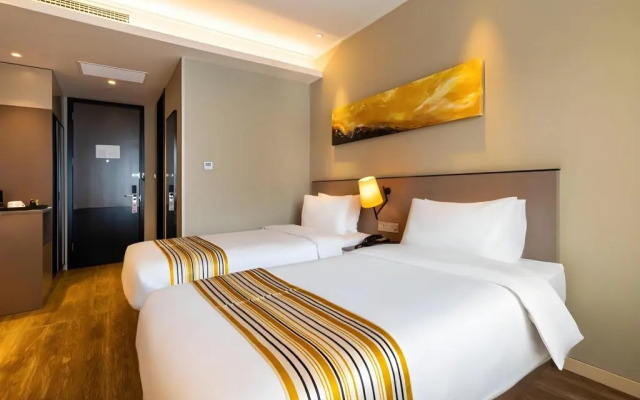 Home Inn Plus (Harbin Central Street)