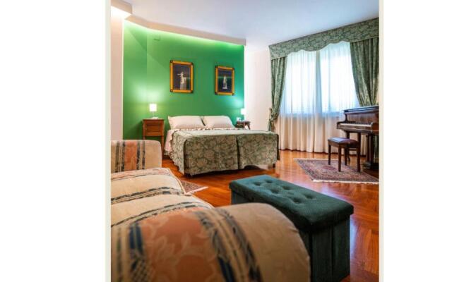 Romantic Apartment With Hot Tub