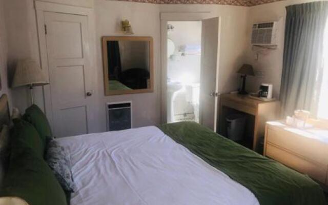 Silver Maple Inn and The Cain House Country Suites