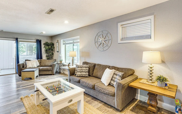 Waterfront Yard, Dock + Game Room: Linn Creek Home