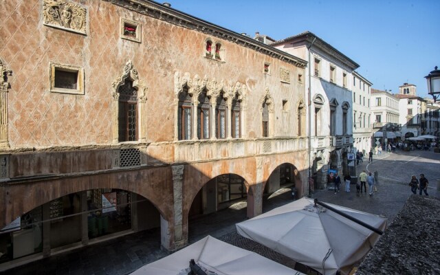 Piazza dei Frutti Flat