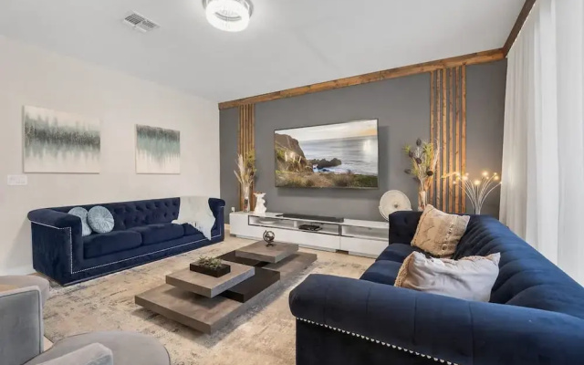 Sophisticated 6BR at Storey Lake Sl2766