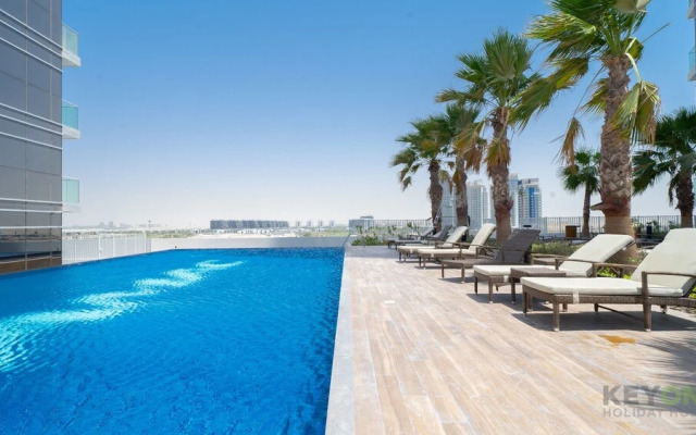 KOHH – 1BR in Carson Tower