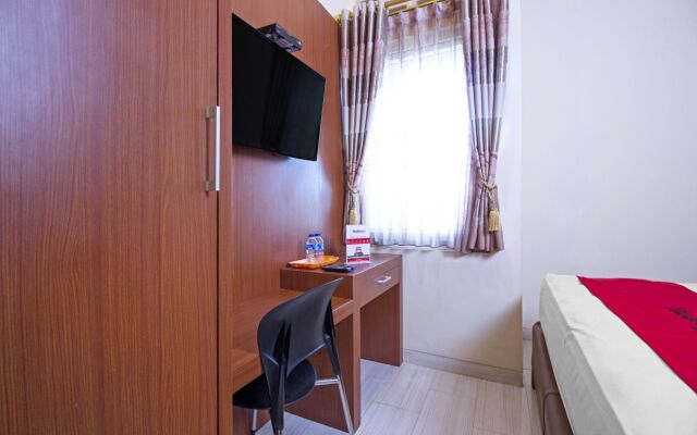 RedDoorz near Trans Studio Mall 2