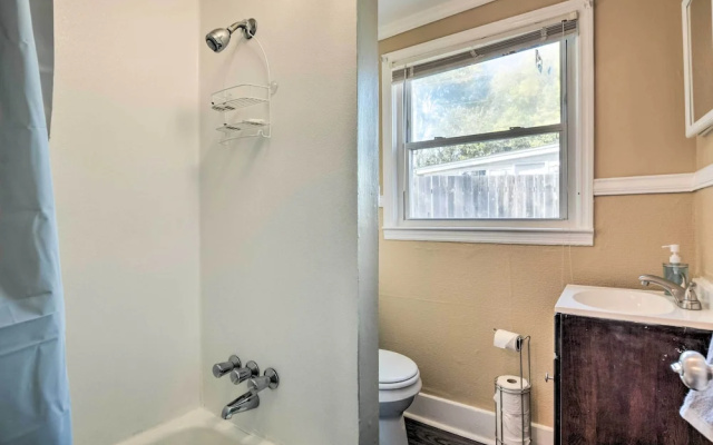 Cozy Greenville Bungalow ~ 2 Mi to Downtown!
