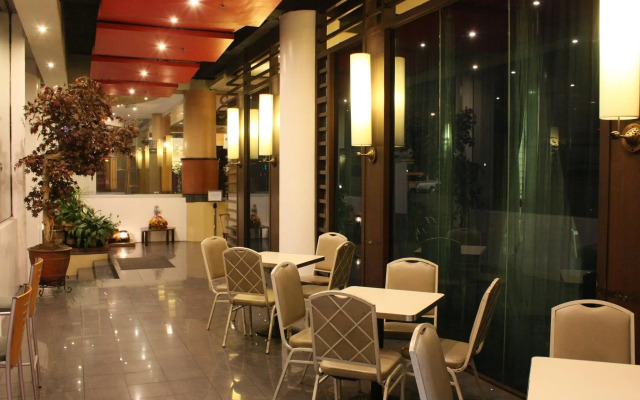 Hotel Supreme Convention Plaza