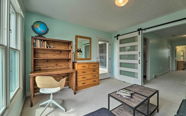 Bright Manistee Condo w/ Beach + Pool Access!