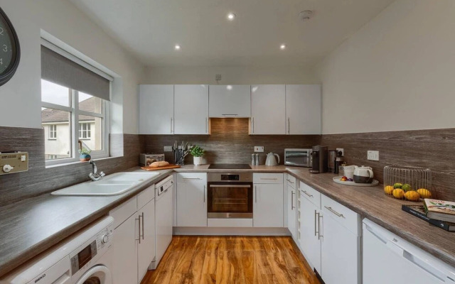 Captivating 3-bed Apartment by Gleneagles