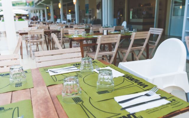 Club Del Sole Stork Family Collection