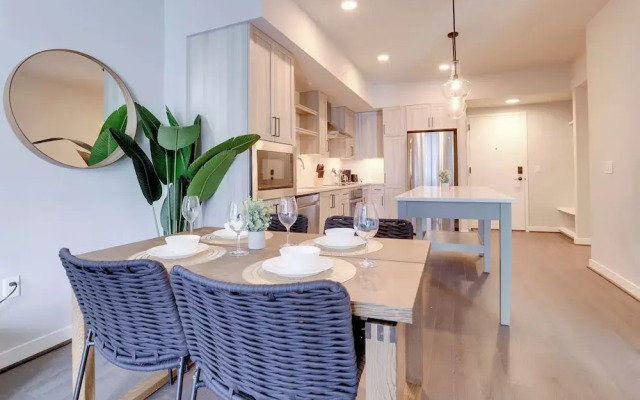 Bright Apartment with Great Amenities