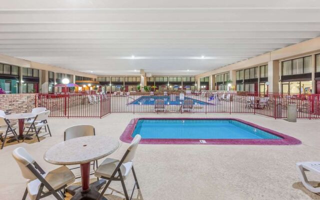 Ramada Grayling Hotel And Conference Center