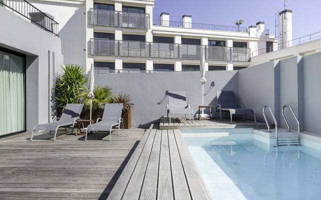Downtown, Lisbon Apartment