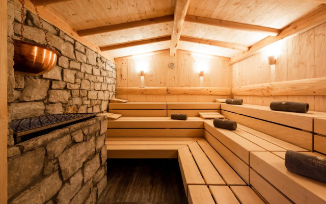 Adams Beach Hotel & Spa