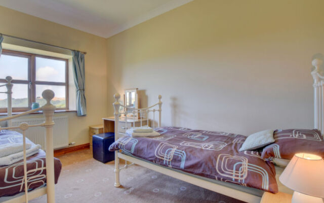 Holiday Home Dinas y Gadair