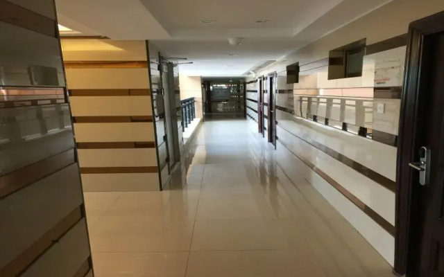 Weaver Hotel & Condo