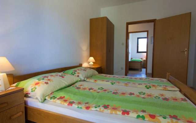Apartment in Vantacici Near the Sea