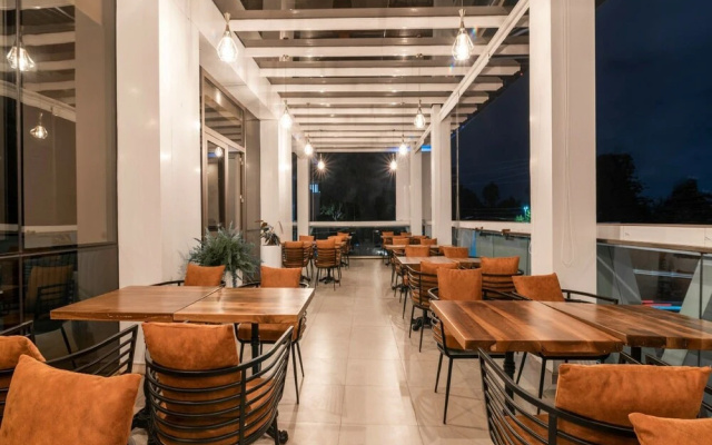 Maa Hotel and Suites