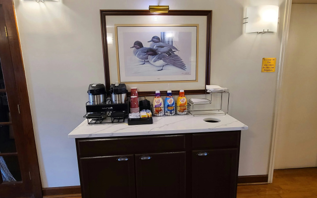 Red Roof Inn & Suites Cornelius – Lake Norman