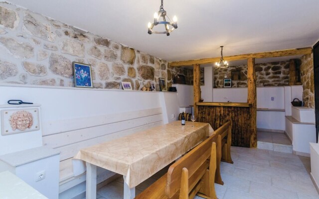 Stunning Home in Lovorno With Wifi and 5 Bedrooms