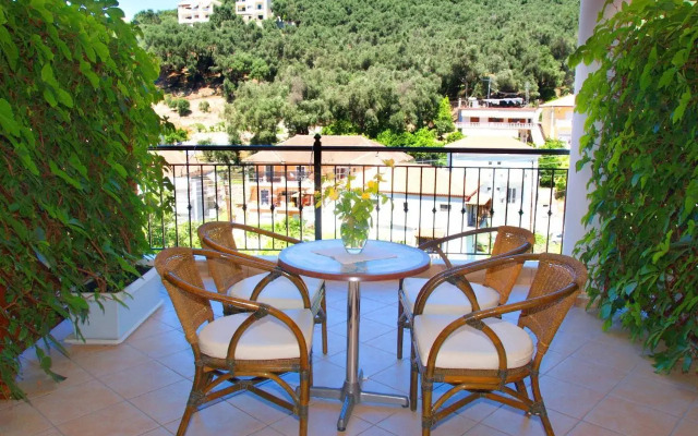 Nikas Villa Orange Apartments