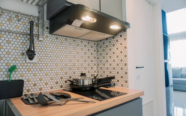 Comfortable And Homey Studio Loft At Kingland Avenue Apartment