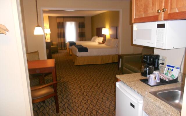 Holiday Inn Express & Suites Lancaster by IHG