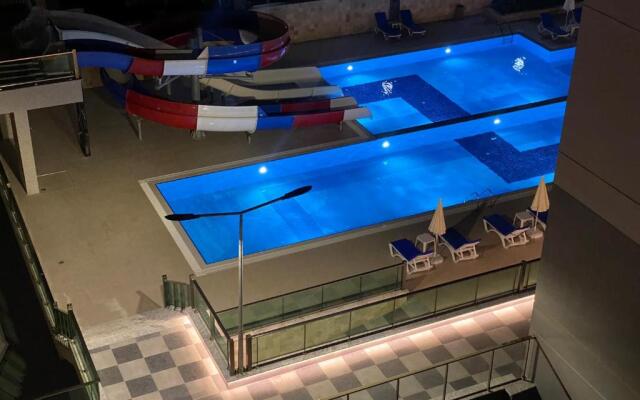 cozy 2 bedroom condo with pool and amenities