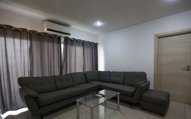 Gallery Luxury Suites by Cozy