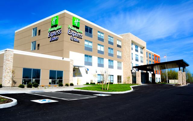 Holiday Inn Express & Suites Oswego, an IHG Hotel