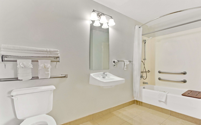 Super 8 by Wyndham Irving/DFW Apt/North